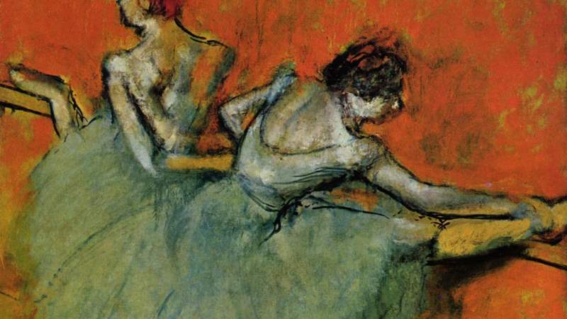 Målning av kvinna i balettklänning som sträcker ut benet längs en bom