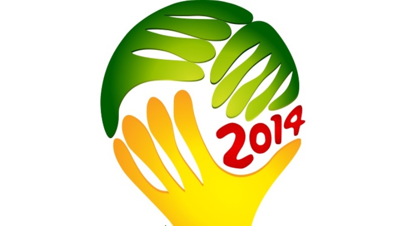 VM-loggan har formen av tre händer som formar en fotboll. Två händer är gröna, en är gul och texten 2014 på bollen är röd.