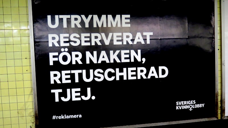 Reklamtavla med texten "Utrymme reserverat för naken retuscherad tjej"